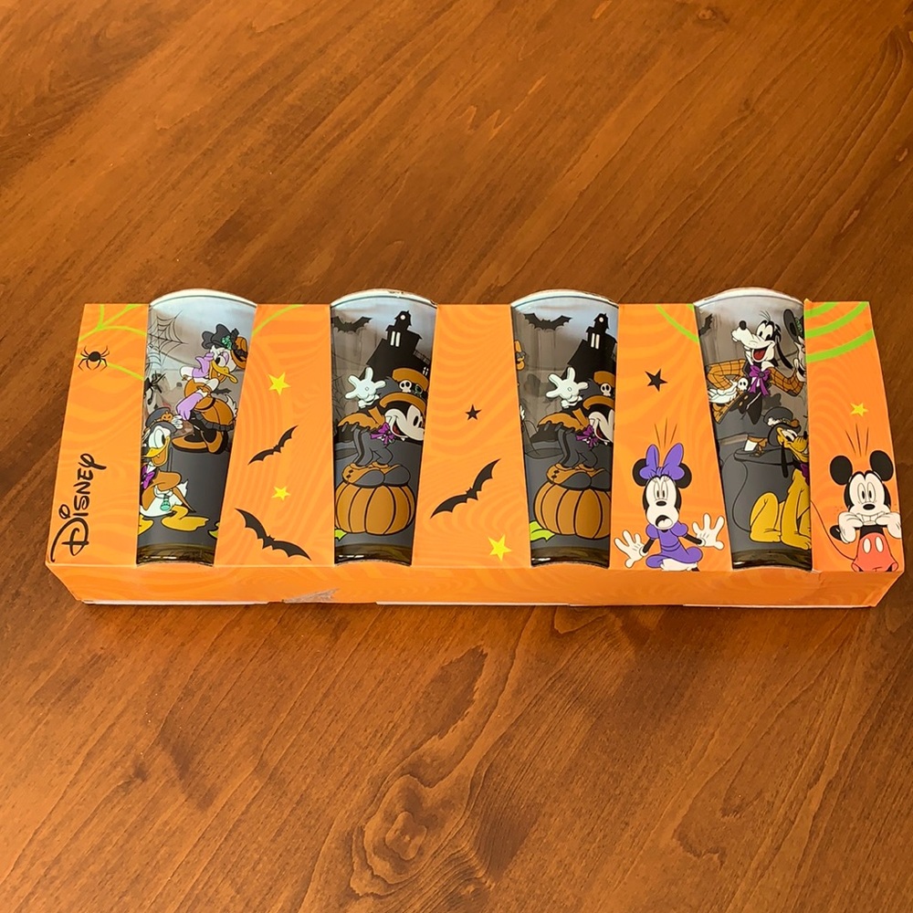 🎃New in Box🎃Disney Set of Four 16 oz Glasses